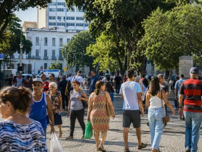 Caminhadas ganham força como opção de saúde e lazerCaminhadas ganham força como opção de saúde e lazer